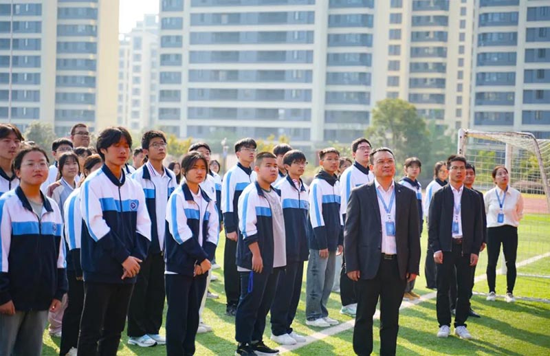 創(chuàng)文明校園，做文明學(xué)生——我校舉行秋季學(xué)期第一周升旗儀式